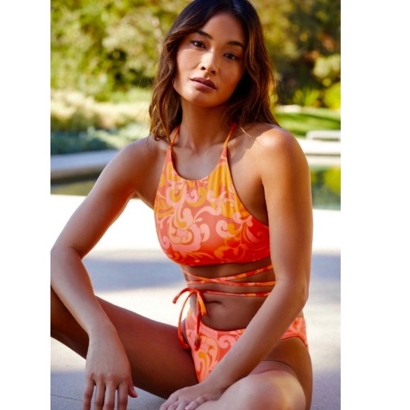 Maaji Swirl Tulip Bikini Top XL - Picture 4 of 9